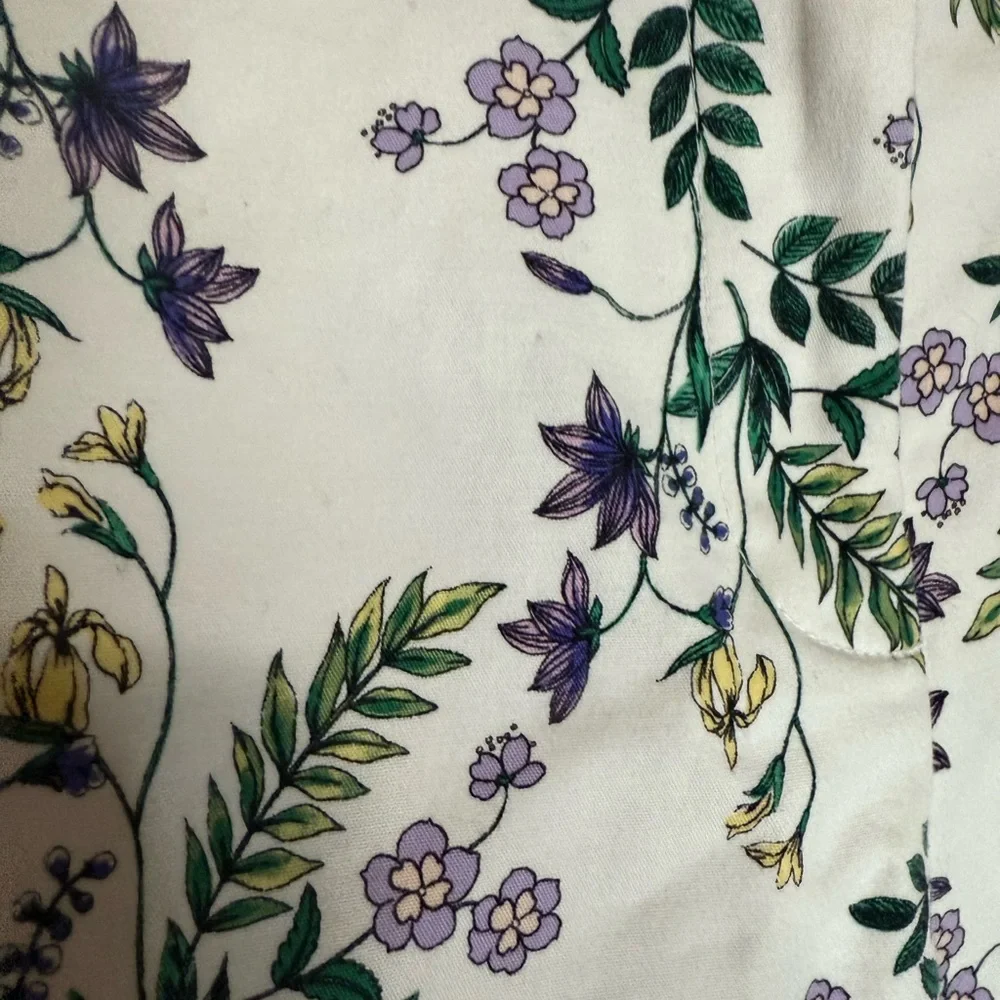 Liz Claiborne White with purple Floral Print cropped Pants in size 12 - Picture 4 of 14